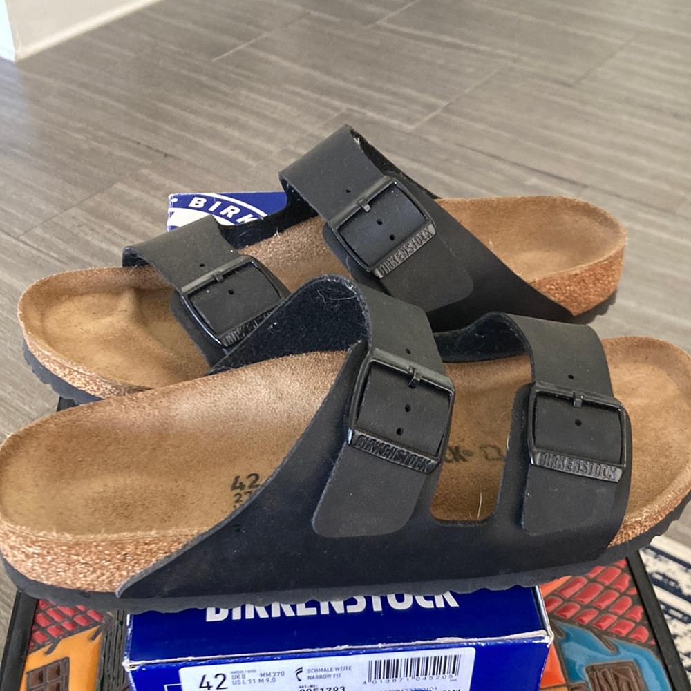 BIRKENSTOCK - ARIZONA BS BLACK W/ CORK SOLE “size 9 medium”